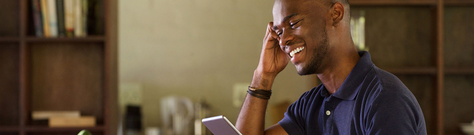 Man using tablet in coffee shop